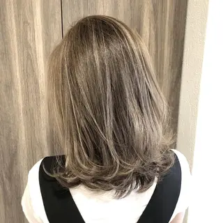 セミロング カラー biscohair 髪にドラマを。のヘアスタイル