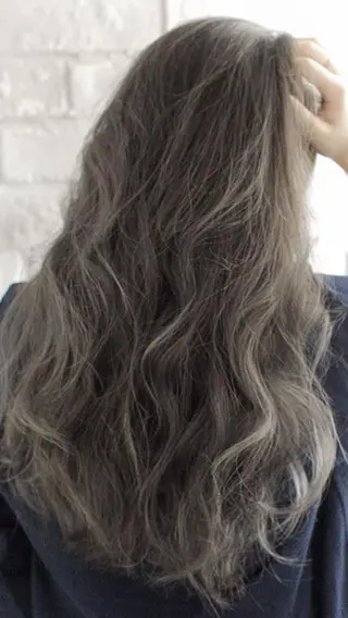 カラー 山崎 晃治のヘアスタイル