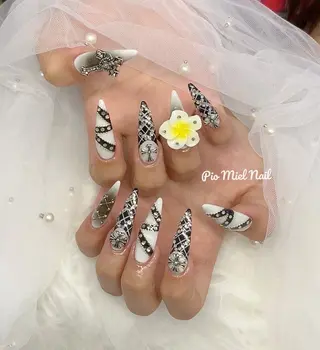 セミロング HANA 長さだしのネイルデザイン