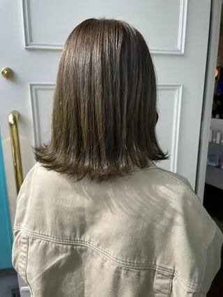 ミディアム カラー 安藤 佑衣のヘアスタイル