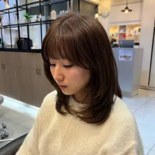 ミディアム seek next アヤノのヘアスタイル