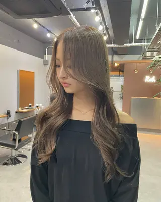 ロング カラー ミルクティーベージュ ❤︎レイヤー　MIAのヘアスタイル