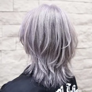 ショート カラー 艶髪✨ハイトーン ✨ホワイト✨北宗一郎のヘアスタイル