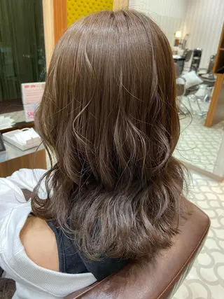 ミディアム カラー 日置美容室所属・石井 佑飛のヘアスタイル