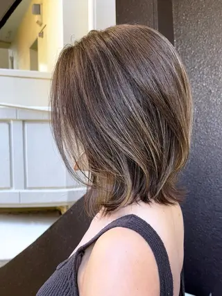 ミディアム 岩尾 萌々子のヘアスタイル