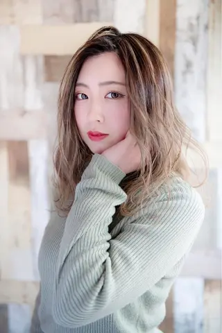 セミロング カラー Aile所属・酸性ストレート／カラ ー/山下高明のヘアスタイル