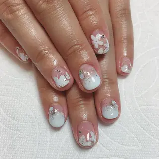 ネイル THECOLORS所属・近貞 莉奈のネイルデザイン