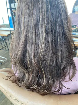 ロング 大島 瑞穂　ビズヘアーのマツエク・マツパデザイン