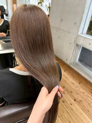 ロング カラー MISAKI のヘアスタイル