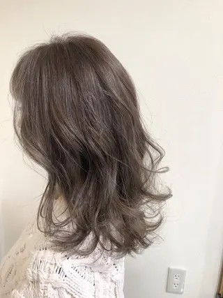 ミディアム カラー 工藤 綾華のヘアスタイル