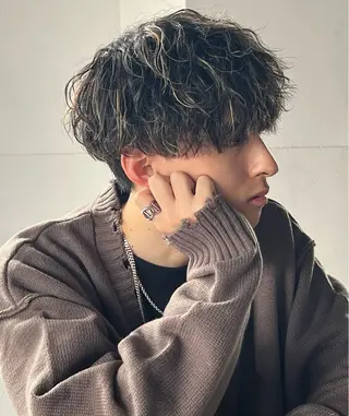 ショート カラー スパイキーショート パーマ　具志堅　太志のヘアスタイル