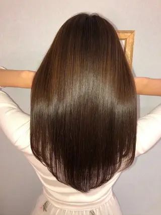 セミロング 髪質改善　縮毛の達人 矢井由真のヘアスタイル