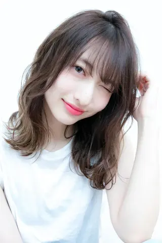 セミロング カラー ヤナ マネージャーのヘアスタイル