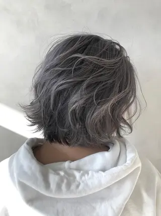 ショート カラー 艶ハイトーンブリーチ 🌈小林侑雅のヘアスタイル