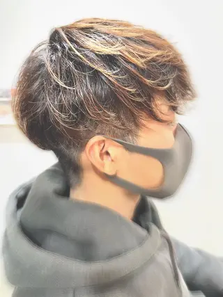 メンズ 心斎橋バレイヤージュ 小林勝貴のヘアスタイル