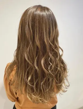 セミロング カラー メンズパーマ 西條真治のヘアスタイル