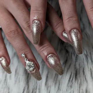 ネイル RUNWAY 　　の眉毛・アイブロウイメージ