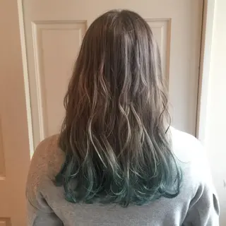 セミロング カラー ホワイト&レイヤーカ ットエクステ長畠俊輔のヘアスタイル