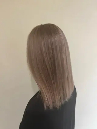 セミロング カラー 西川 舞彩のヘアスタイル