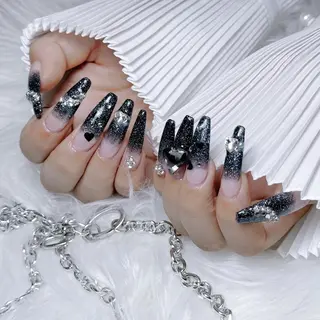 ネイル RAFFINE 月🦋🩵のネイルデザイン