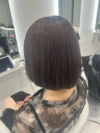 ショート あやめ🪽 オリーブ/ハイトーンのヘアスタイル