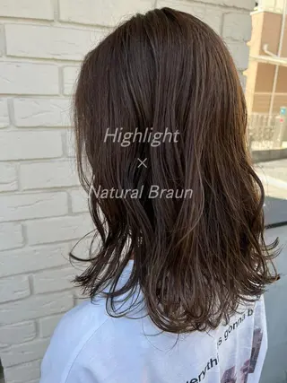 セミロング 艶ハイトーン🔆 ️️️安座間 希のヘアスタイル