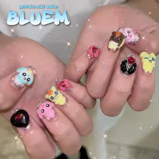 ネイル BLUEM なな🐶のネイルデザイン