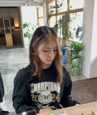 カラー Niina→ anan AVEDAのヘアスタイル