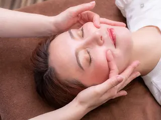 【小顔矯正・顔の歪み矯正・骨盤矯正・姿勢矯正】美容整体プラスフィール人形町店所属・美容整体　小顔矯正 プラスフィール宇田川のエステ・リラクイメージ