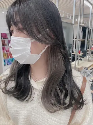 ミディアム カラー レイヤーカット 透明感カラーのヘアスタイル