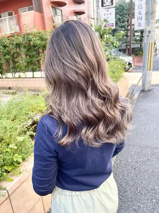 セミロング カラー Via officialのヘアスタイル