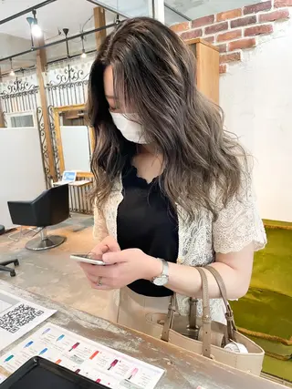 ロング 白いハイライト🤍 タナカリョウスケのヘアスタイル