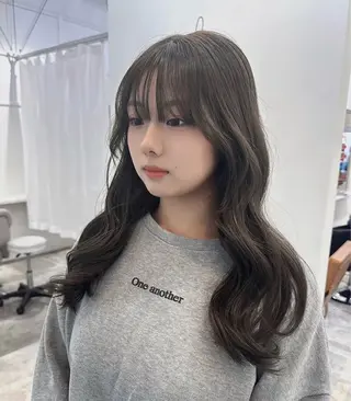 ロング カラー 赤み無し柔らかカラー 【梅田】madokaのヘアスタイル