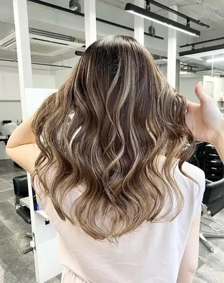 ミディアム カラー REDEAL所属・上村 光希のヘアスタイル