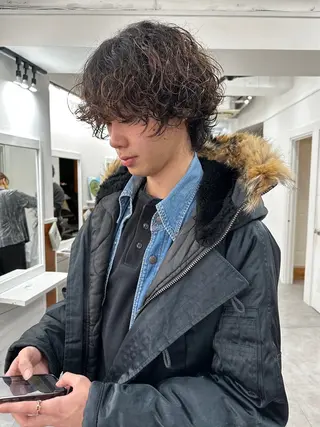 ミディアム パーマ メンズ グランジヘア 無造作ヘアHYUGAのヘアスタイル