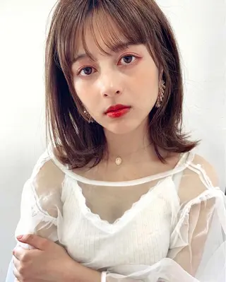 ミディアム レイヤーカット、 大人可愛い　中村美羅のヘアスタイル