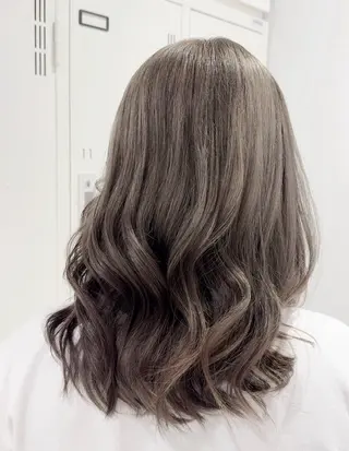 セミロング カラー 🎀藤沢 ﾊｲﾄｰﾝ ららのヘアスタイル