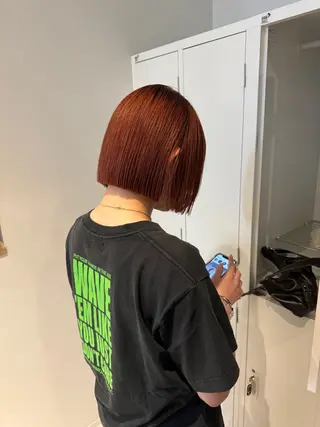 ショート カラー laff 新宿所属・切りっぱなしボブ レイヤー/縮毛矯正のヘアスタイル