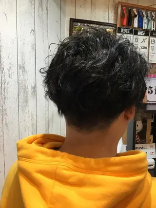 ショート パーマ メンズ 金崎 新吾のヘアスタイル