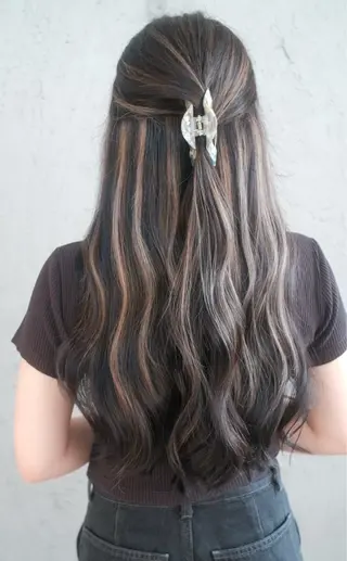 ロング カラー Mariana/ 鶴原-ハイライトのヘアスタイル