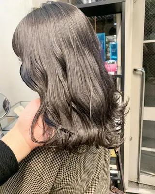 ミディアム カラー マツエク・マツパ ハイトーン&暗髪🔥 表参道二刀流マエダのヘアスタイル