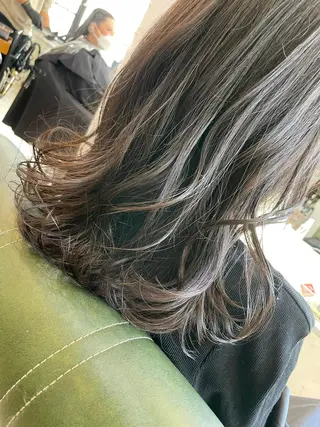 セミロング カラー 金子 しおりのヘアスタイル