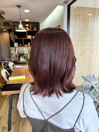 ミディアム カラー ツキダテ ユイのヘアスタイル