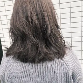 ミディアム カラー 吉川 愛美李のヘアスタイル