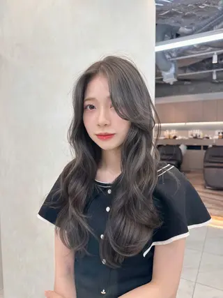 カラー ARMONY表参道店所属・韓国風レイヤーカラー ライムのヘアスタイル