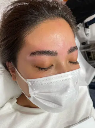 アイブロウ 𝕁𝔼𝕃𝕃𝕐 𝕃𝔸𝕊ℍのマツエク・マツパデザイン