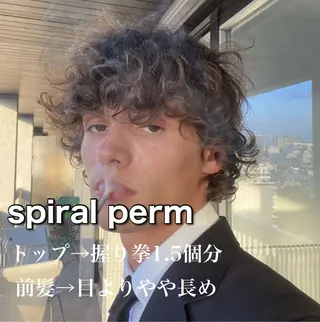 ミディアム パーマ ヘアアレンジ メンズ 顔まわりカット の達人のヘアスタイル