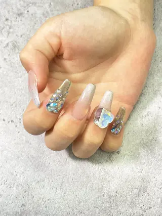 ミディアム nail&eyelash Famille池袋東口店所属・Tanaka Nailistのネイルデザイン