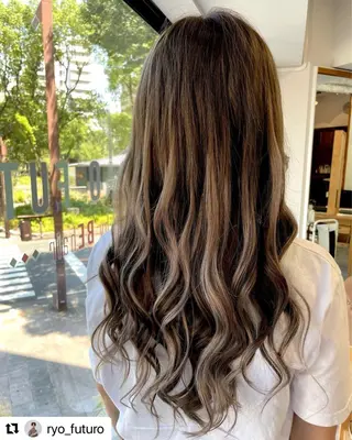 カラー スタジオフツーロ バイビーヘアーのヘアスタイル