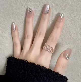 ネイル 長さ出しMORNAIL所属・長出し専門 パーツのネイルデザイン